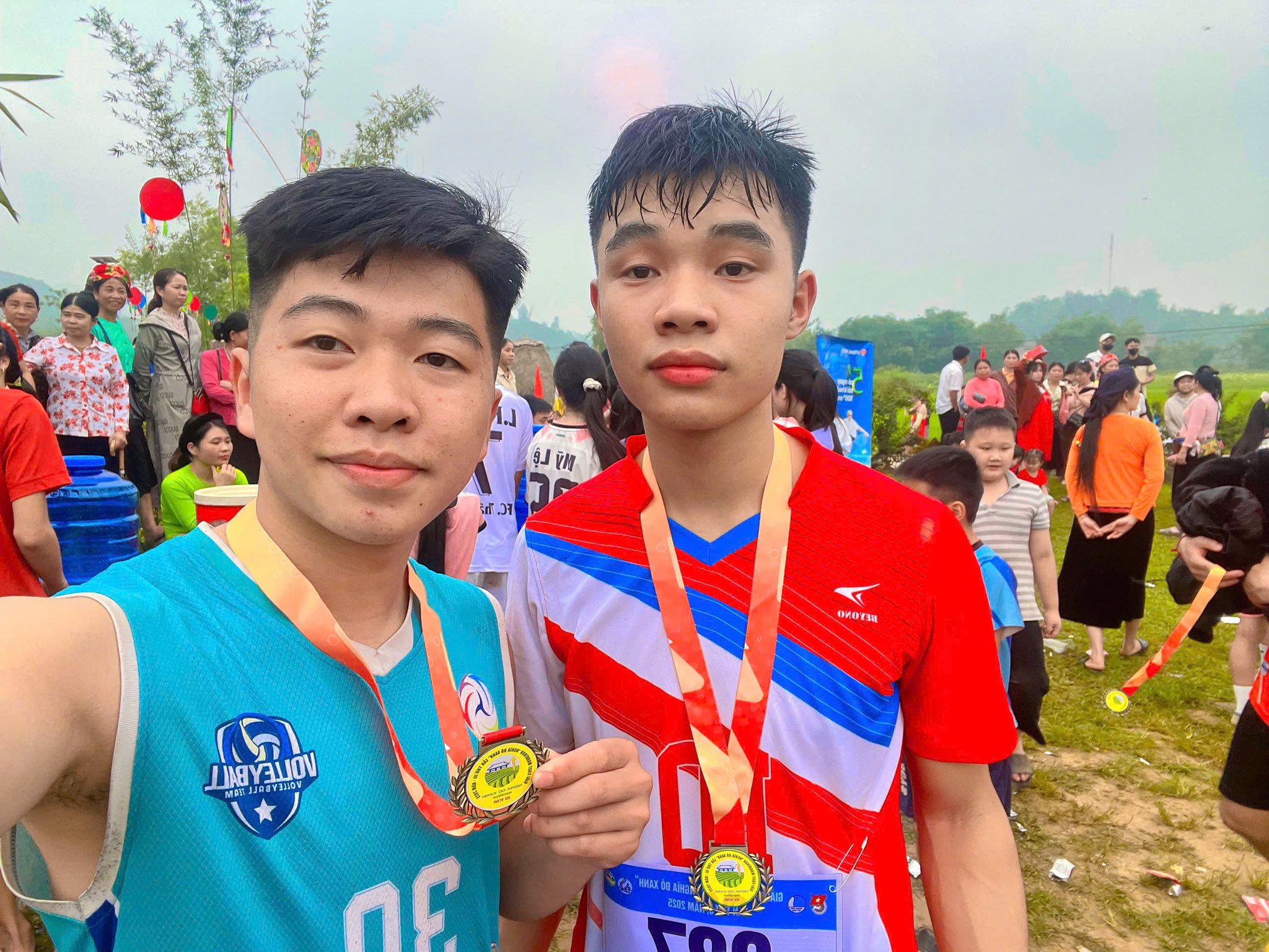 [IETC NEW] HAI CHÀNG TRAI KHOA ĐIỆN ĐÃ CHINH PHỤC THÀNH CÔNG CỰ LY 21 KM TẠI GIẢI CHẠY MARATHON NGHĨA ĐÔ XANH – LẦN THỨ 3 NĂM 2025