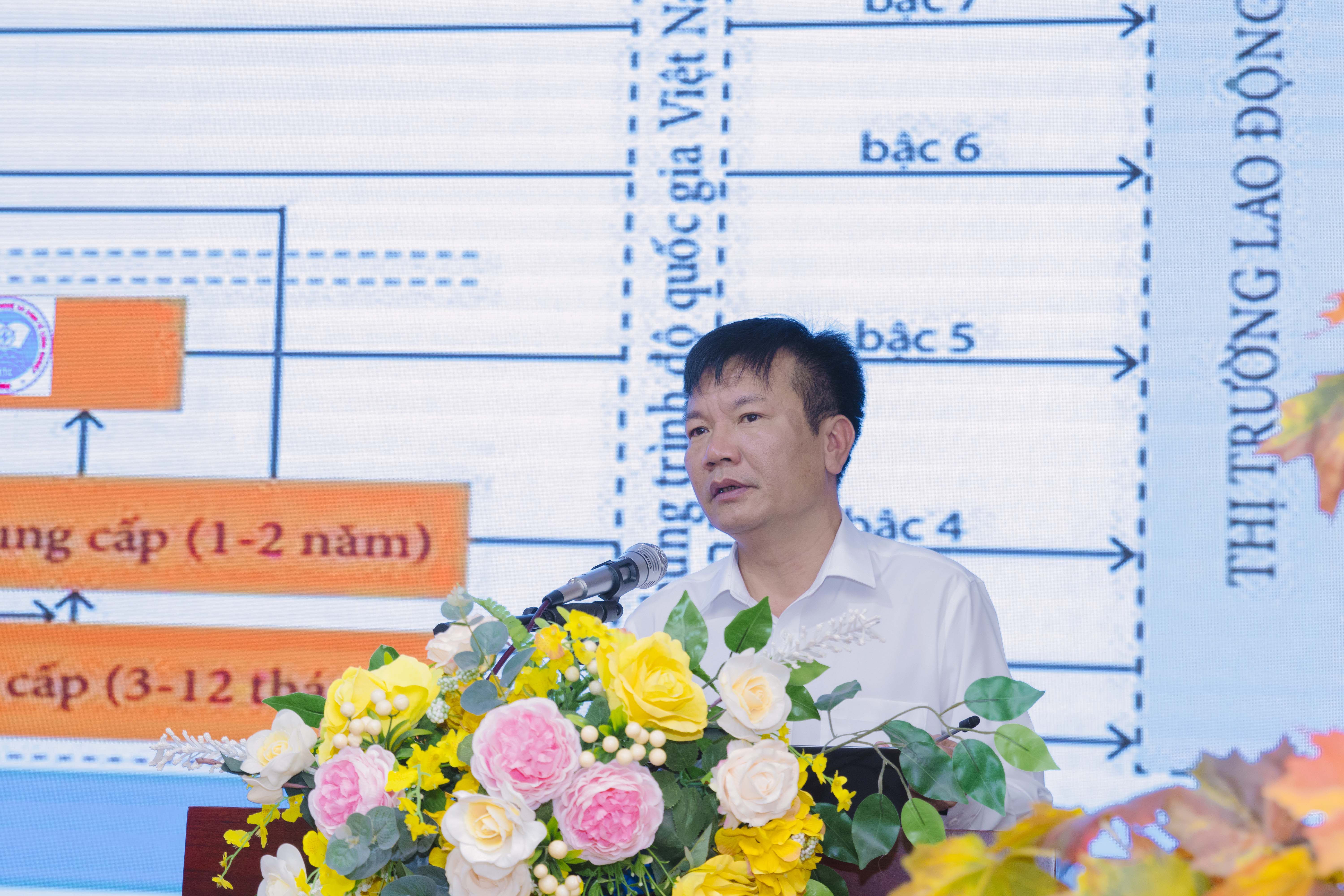 Tưng bừng không khí gặp mặt tân sinh viên nhập học năm học 2025 –  2026